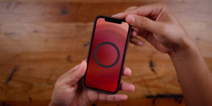 iPhone 13或不再附充电线