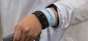 大马COVID-19疑似或确诊者需佩戴电子监视手环