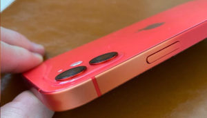 传iPhone 12 用后几个月机身出现掉色