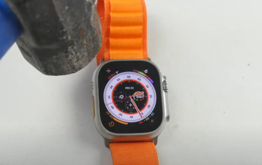 Apple Watch Ultra vs 铁锤
