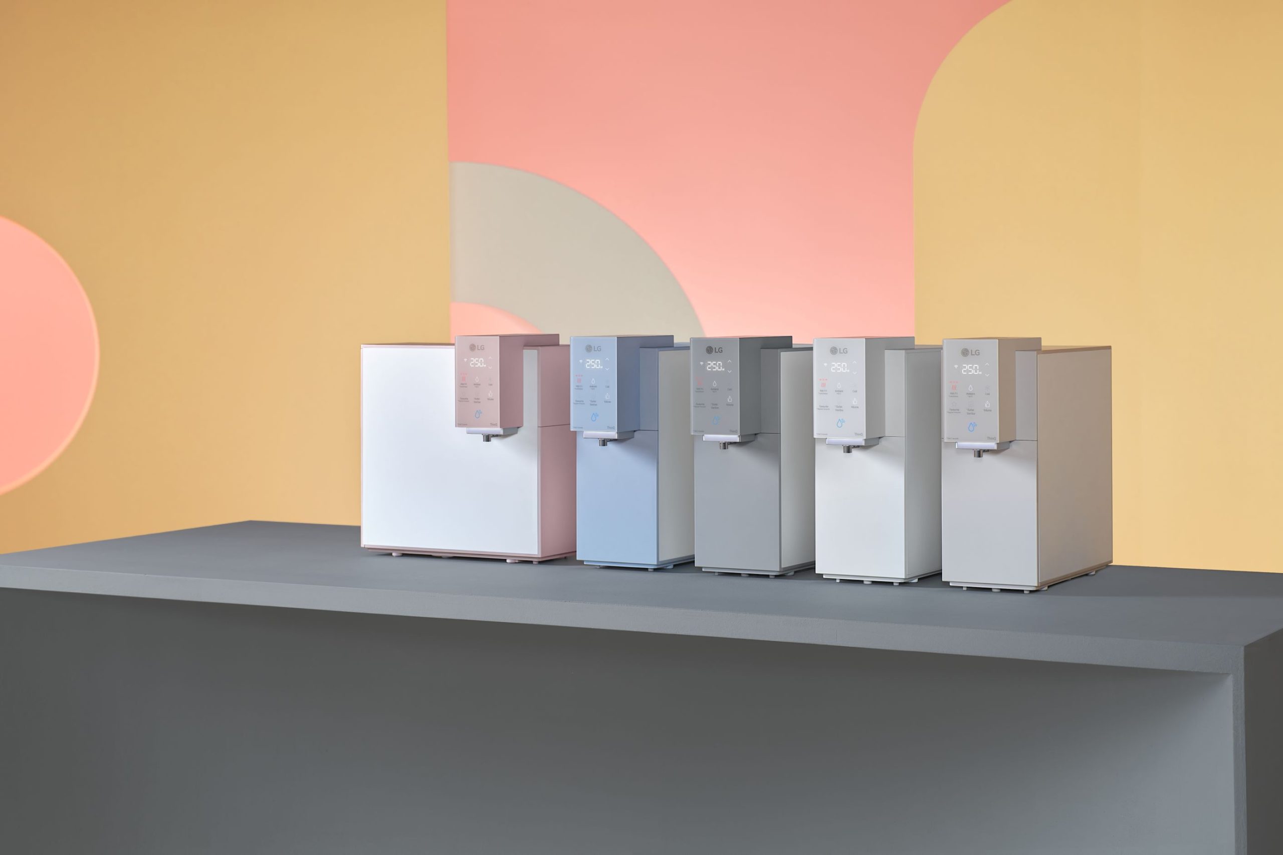 LG PuriCare™ 自助式无水箱净水机 | Objet Collection,为居家空间带来更多色彩