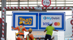 全国11大道收费站正式开通银行卡付费