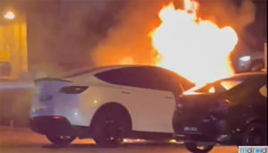 Tesla Model Y蒲种起火视频疯传