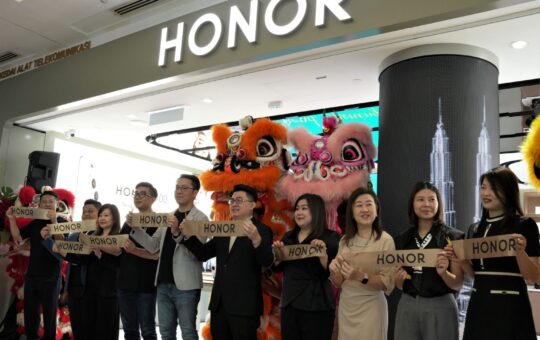HONOR马来西亚第100家门店落地阳光广场