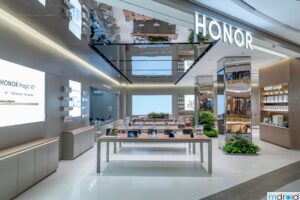 HONOR海外最大体验店与服务中心落户新山
