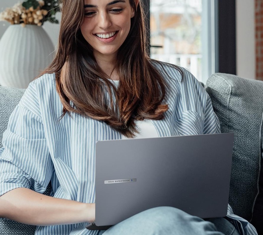 ASUS ExpertBook PM3：耐用可靠的全新 AI 商务笔记本 3