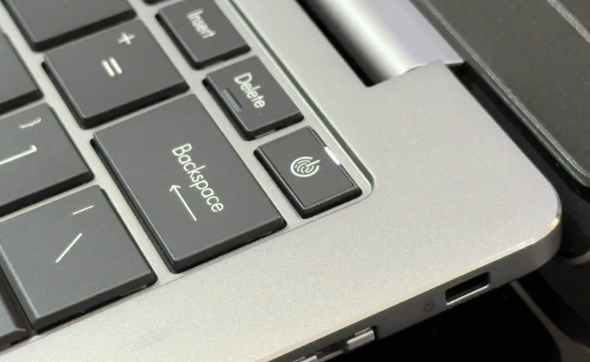 ASUS ExpertBook PM3：耐用可靠的全新 AI 商务笔记本 5
