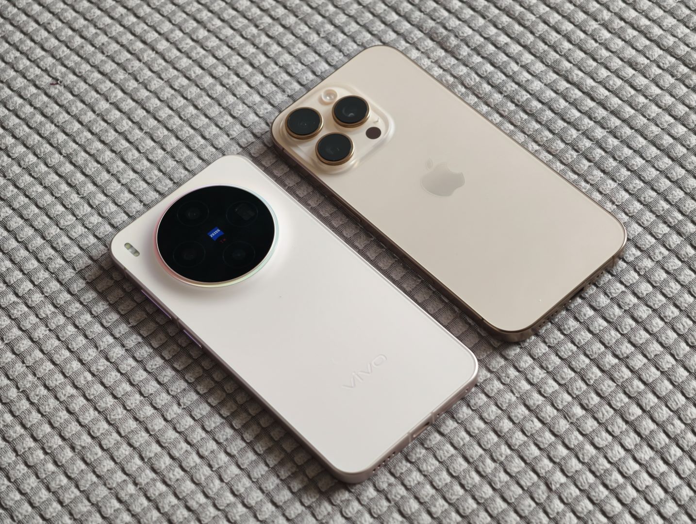 vivo X300 评测:既Mini又Pro vivo X300 评测:既Mini又Pro 1