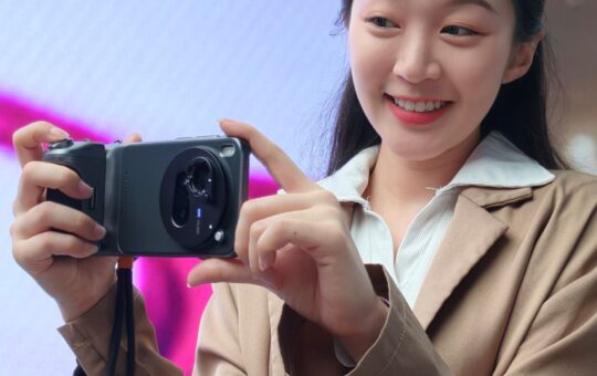 vivo X300 Pro 深度评测：2025 年最强影像手机