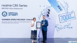 realme C85 5G 获“最多人同时进行手机防水测试”世界纪录认证