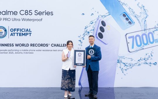 realme C85 5G 获“最多人同时进行手机防水测试”世界纪录认证