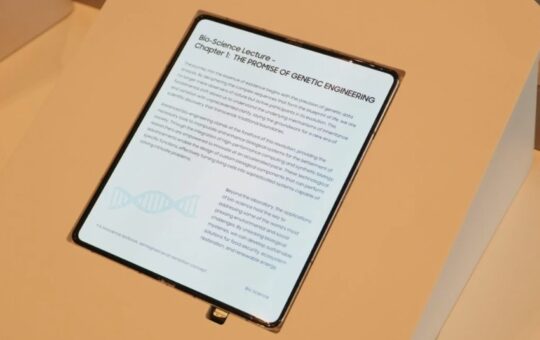 【CES 2026】三星展示无折痕折叠屏 OLED