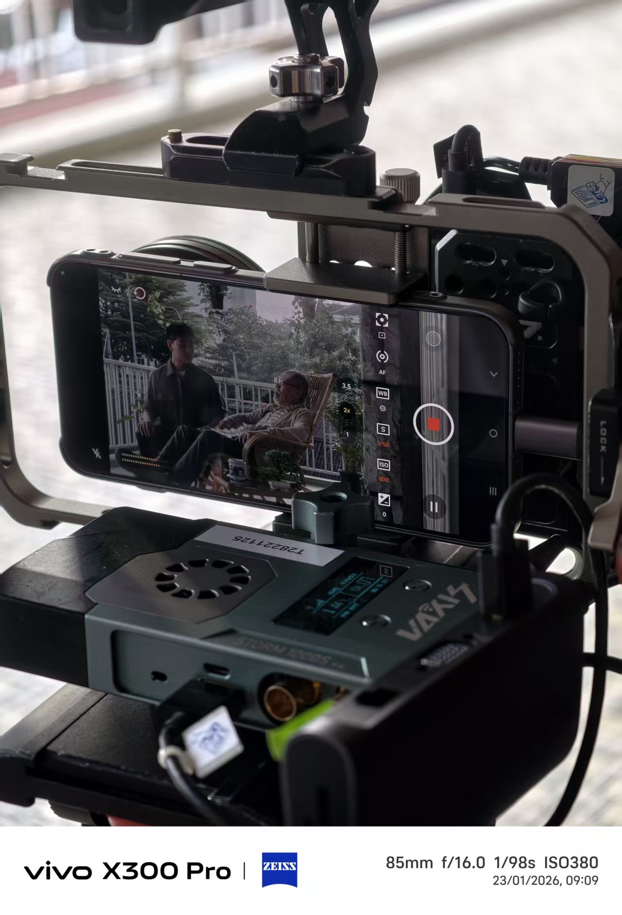 vivo X300 Pro 全片拍摄电影《爱在心里口难开》2月13日上映 vivo X300 Pro 全片拍摄电影《爱在心里口难开》2月13日上映 2