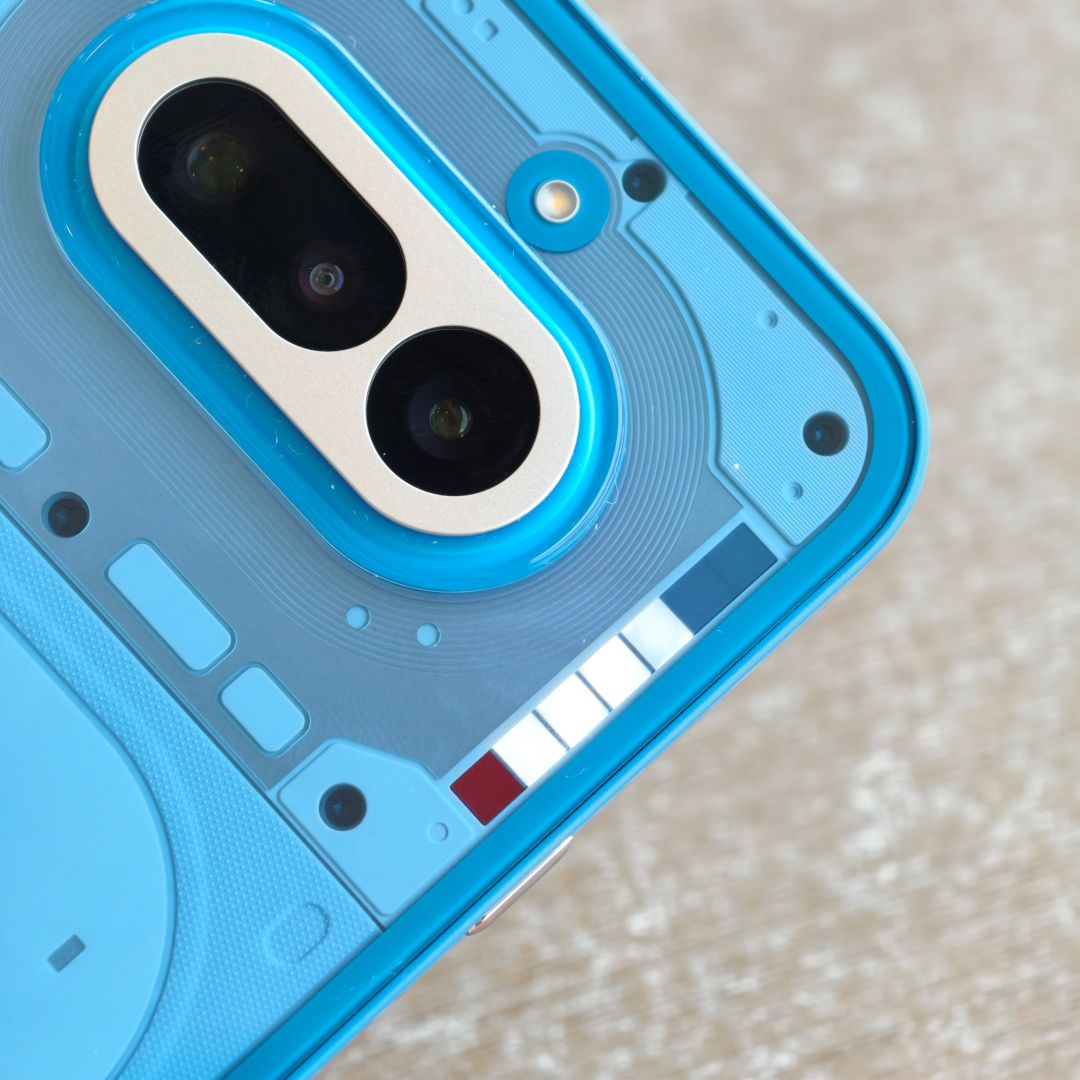 Nothing Phone (4a) 背部 Glyph 灯条特写
