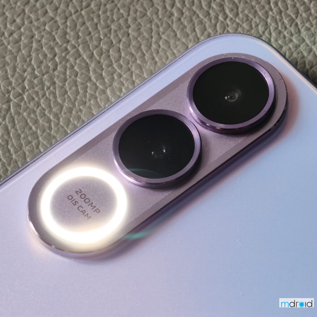 vivo V70 FE 评测：200MP 超清主摄与 7000mAh 大电池，中端市场新标杆？ 2