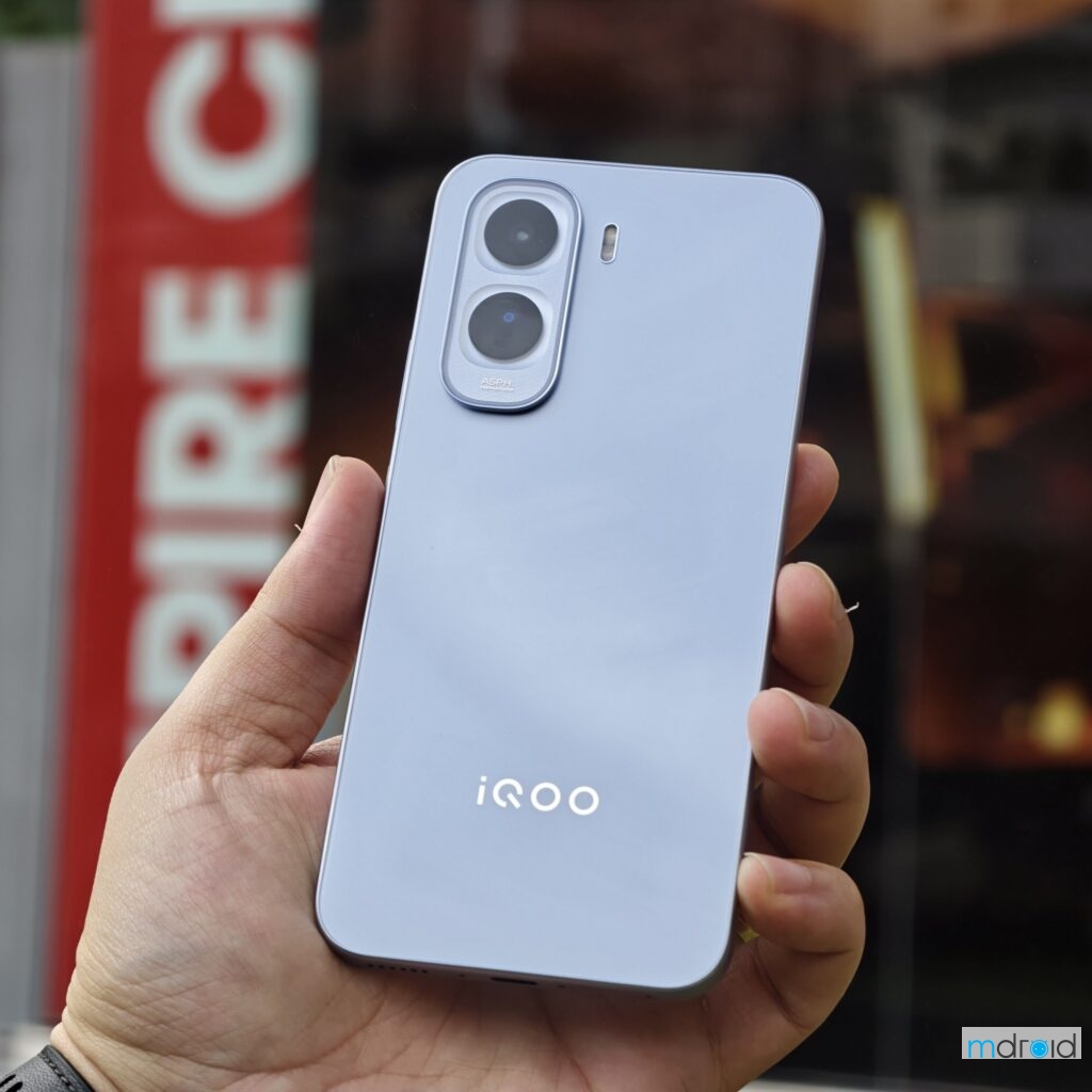 iQOO Z11 5G 评测：在轻薄机身中实现 9020mAh？ 7