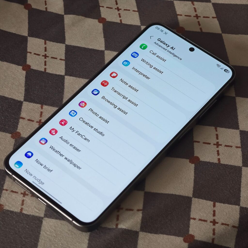 Samsung Galaxy S26 FE：不用买顶级旗舰，也能有完整 Galaxy 体验 2