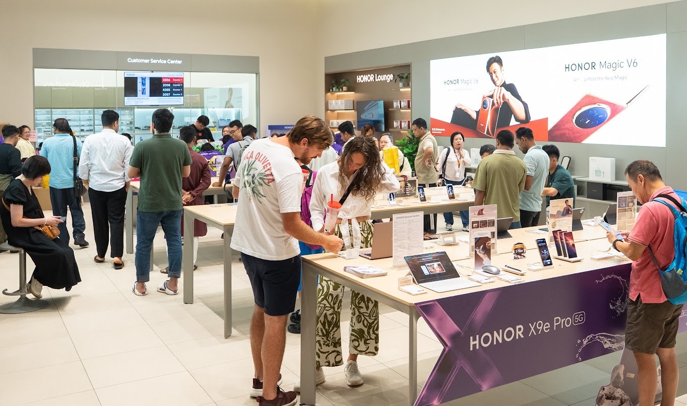 HONOR X9e Pro首销突破10,000台!售价RM1,899起,送总值RM1,326赠礼 HONOR Malaysia提供的TRX门店购机现场照片